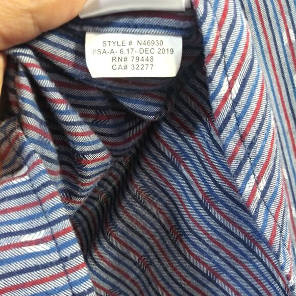 Marmot Blue Long Sleeve Striped Buttondown Shirt Arrow Pattern Size Medium - Picture 8 of 8